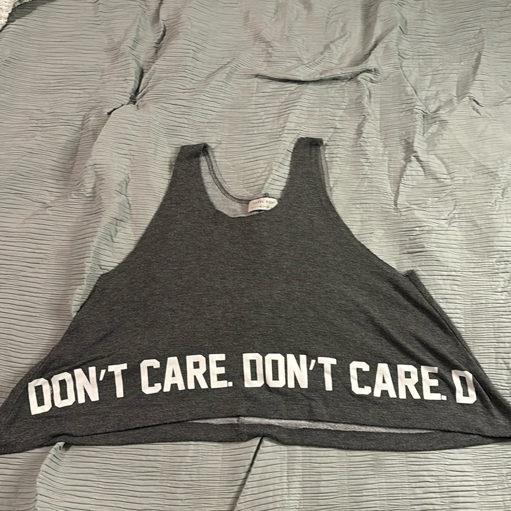 Cute loss tan top.